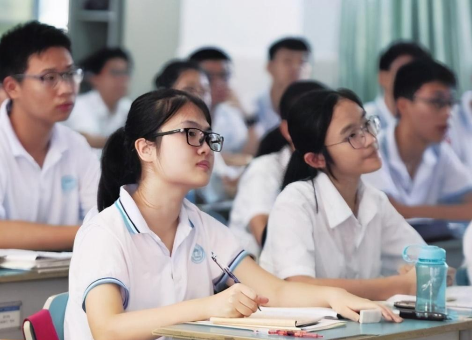 高考成绩也分层次，不同分数对应的层次不同，未来发展差距明显