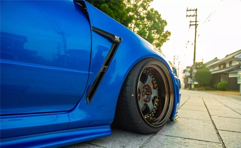 一台我们可以“仔细打量改装”的日产战神GTR R34 !
