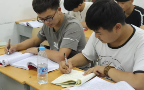 大学生不参与社团和竞选班干部，对以后有影响吗？辅导员道出原因