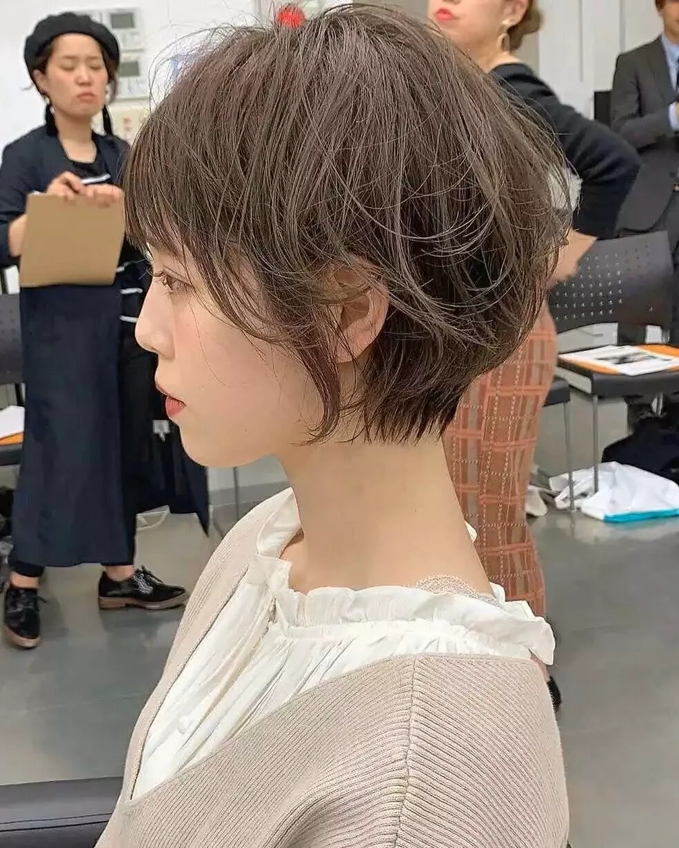 短发纹理烫发型图片，准备烫发的女生参考下。