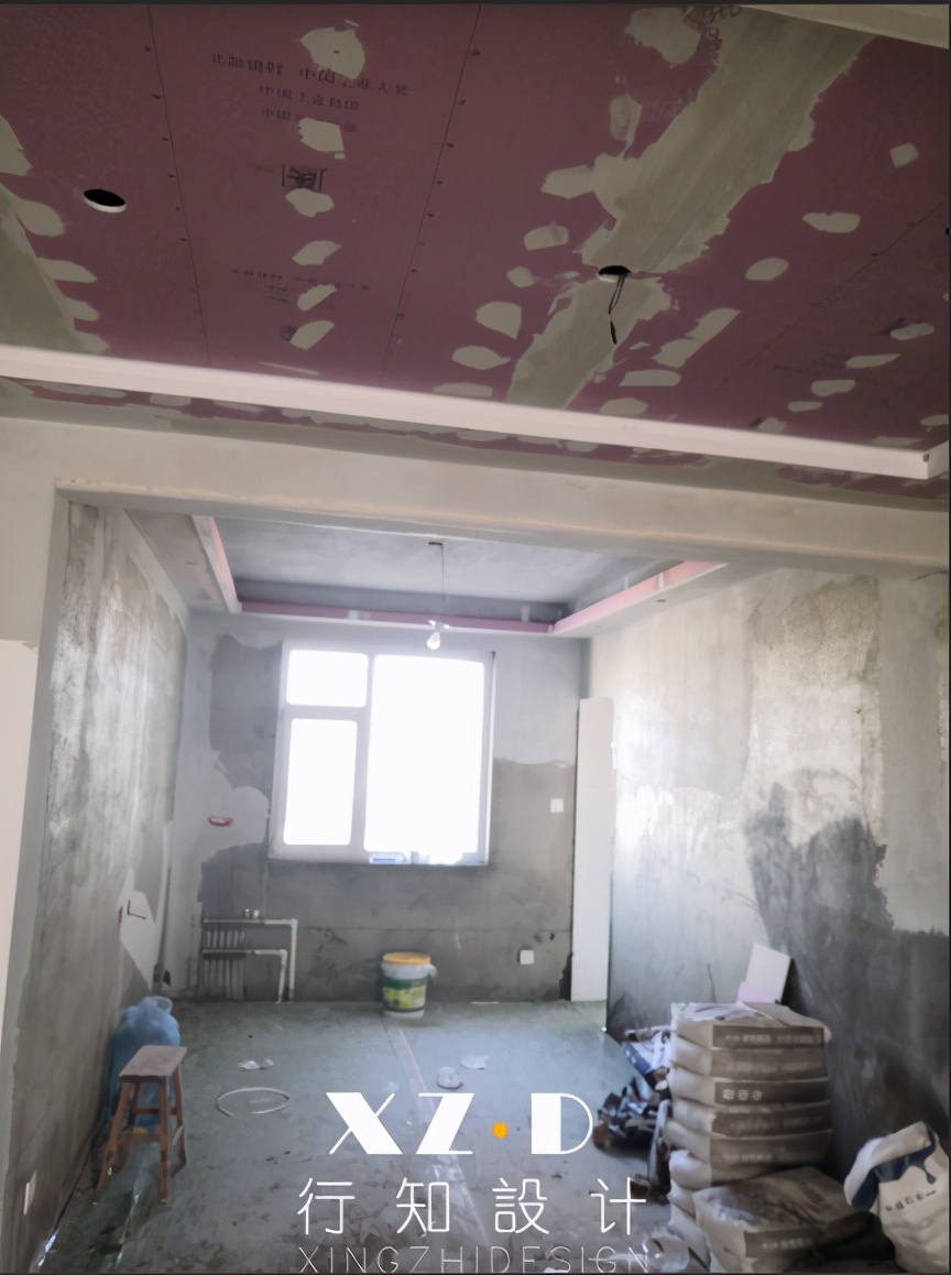 施工跟踪：电视墙暖咖色，其他墙面浅灰色，设计师不同阶段分享