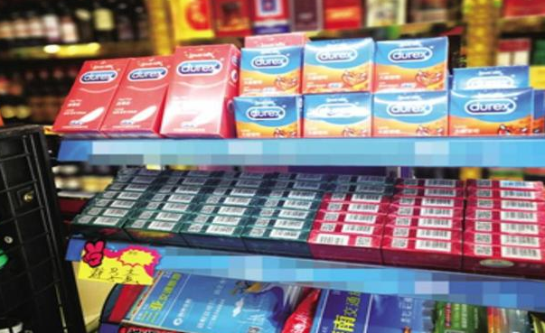 “我想要这个香蕉糖”，女儿指着收银台前避孕套，妈妈的回答绝了