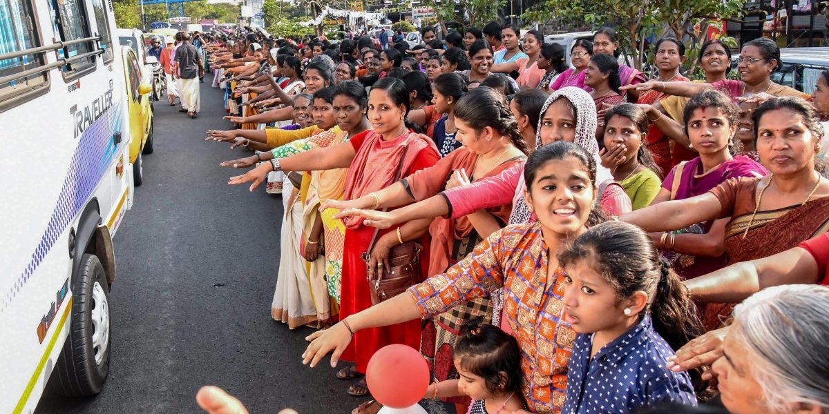 “女性长城”护卫 两妇女夜闯印度神庙 为何酿一死百伤暴动？