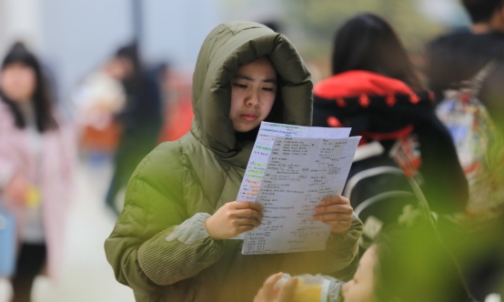 公务员出现“新变化”，工资将“大幅”提升，年薪有望突破30万