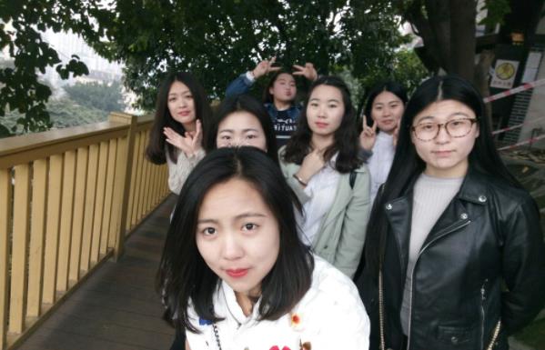 大学四人间应该怎么选床位，靠窗好还是靠门好？寝室阿姨传授经验