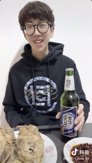 沈阳鸡架，在抖音引发了一场饿性事件