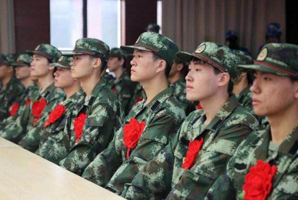 大学生迎来好消息，2021参军者可直接保送军校，但要满足前置条件