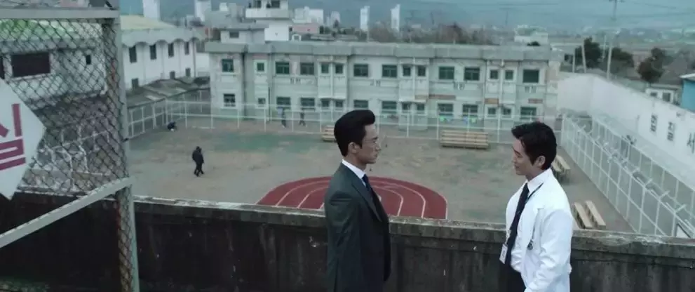 《囚犯医生》：电影般的质感，韩剧又走在了前头