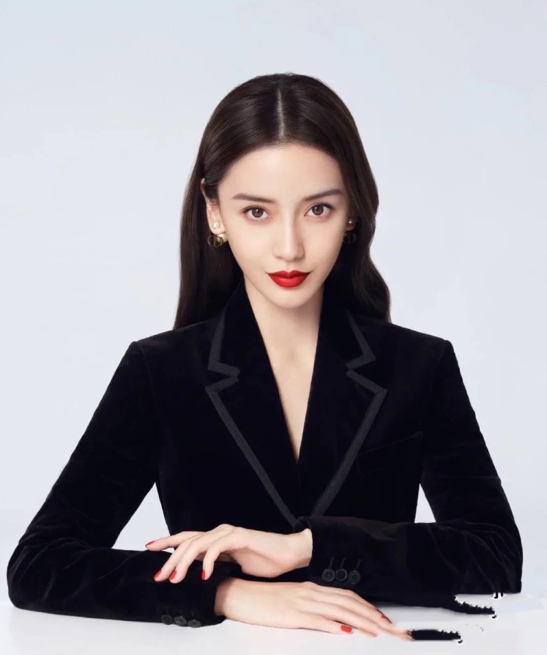 迪奥999哑光和滋润区分（迪奥999哑光和丝绒的区别）