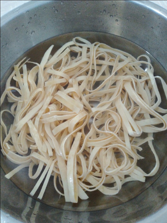 凉拌干丝的家常做法（凉拌干丝的做法窍门）