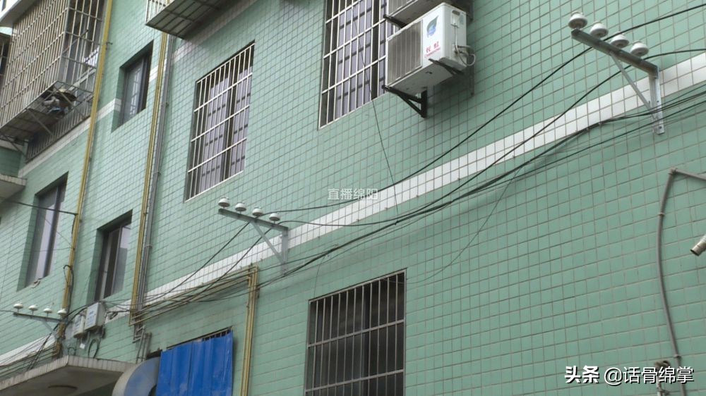 雅苑不“雅”：主电缆裸露地面 安全隐患大