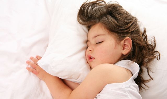 宝宝睡醒后如果有这些反应，说明智商发育程度，比同龄人更胜一筹
