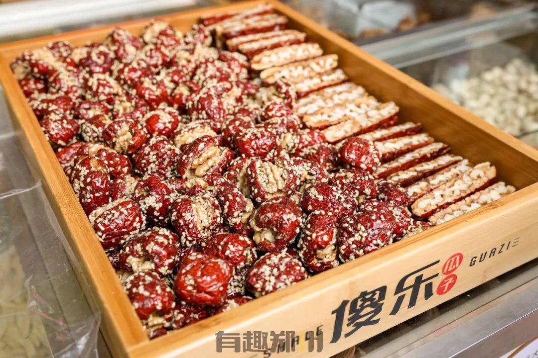 傻乐瓜子的介绍（一份郑州的年货店铺测评）
