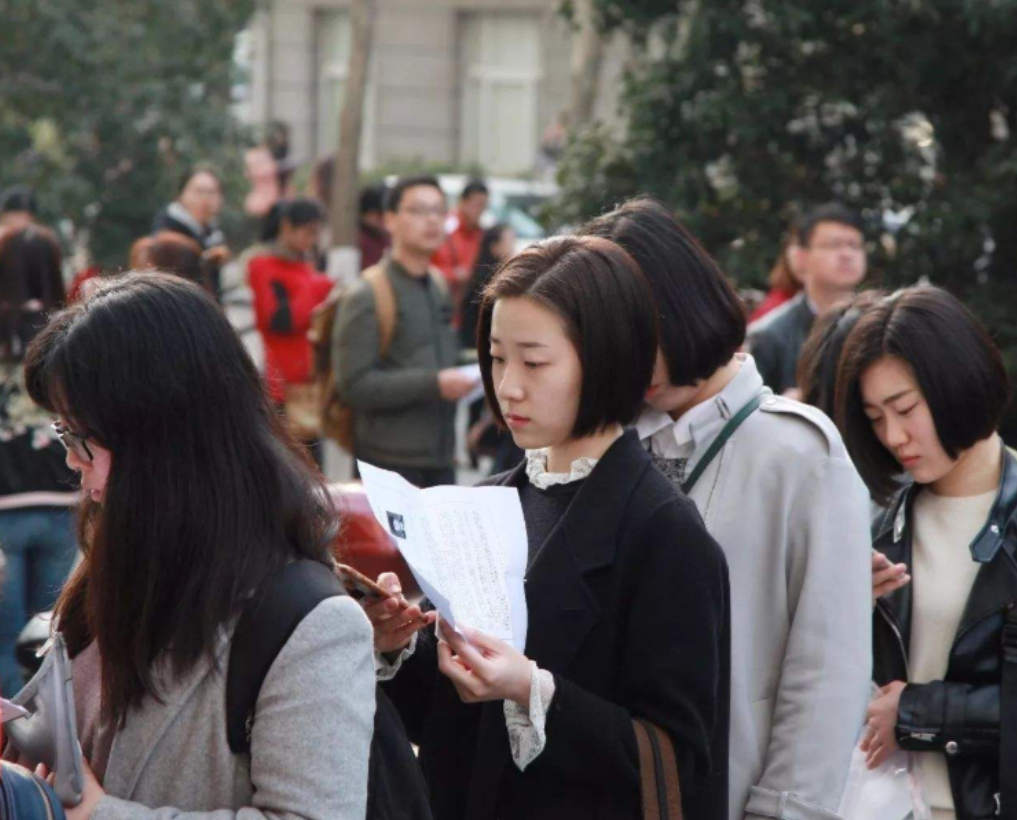 属于国家部门的专科院校，300多分也能考上，毕业有机会拿铁饭碗