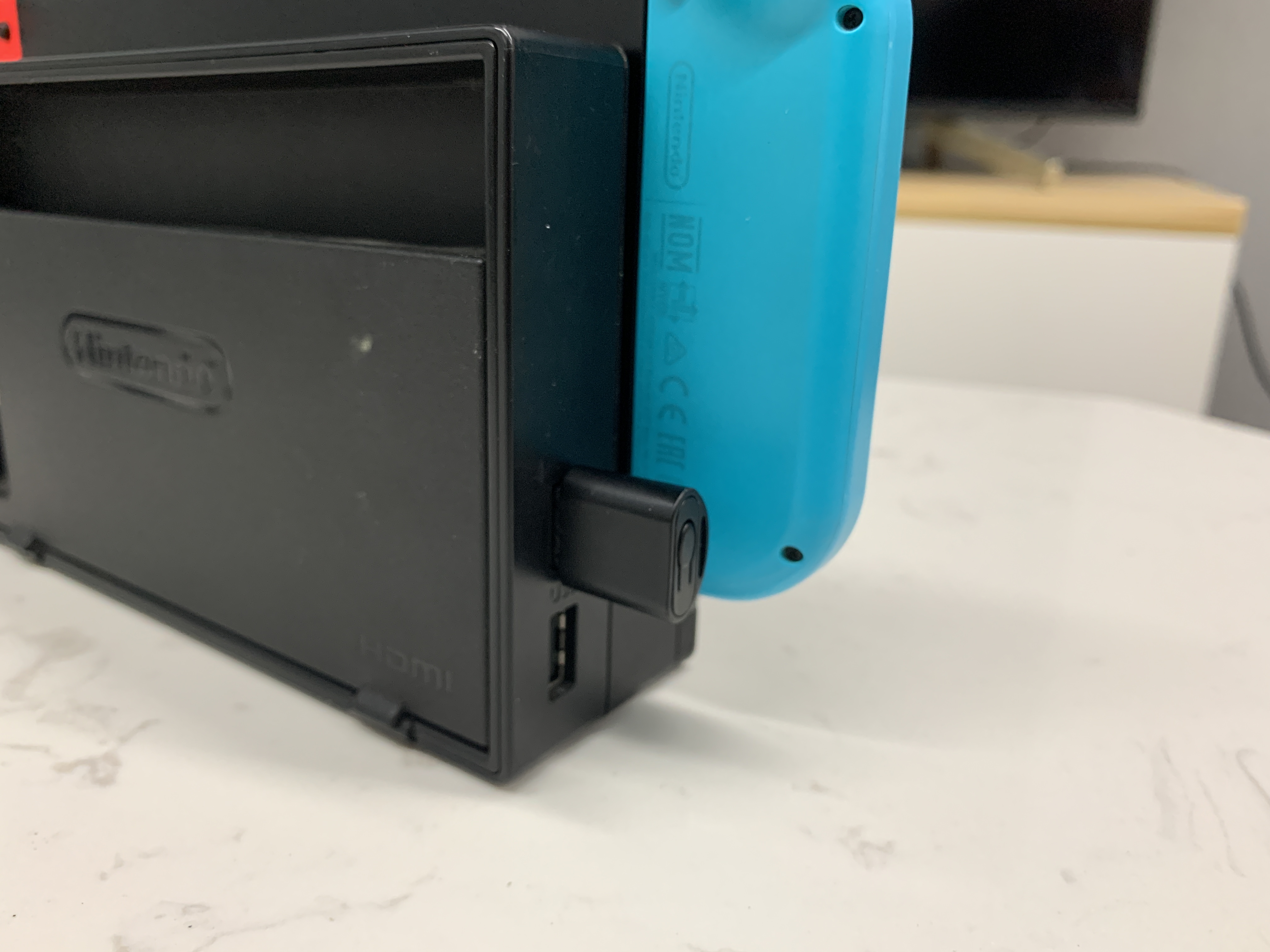即插即用的蓝牙发射器，还可以语音通话，连接电脑和switch