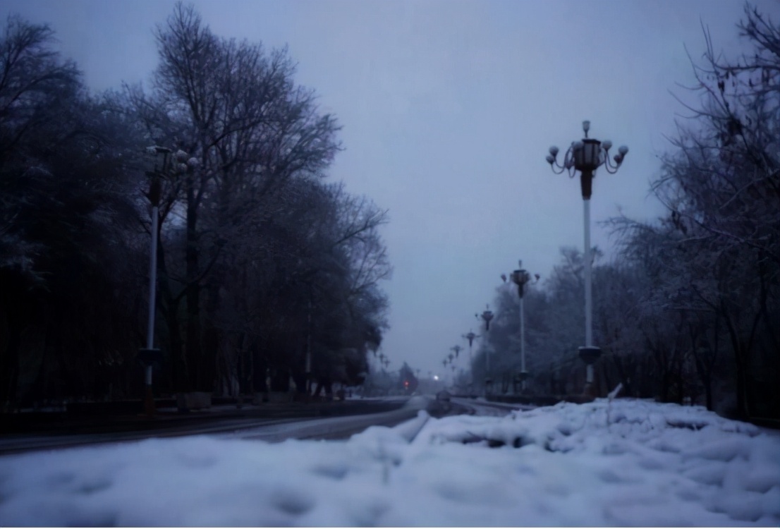 国内最早迈进冬天的本科大学，10月1就要穿棉裤，学生根本扛不住