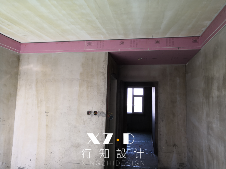 施工跟踪：电视墙暖咖色，其他墙面浅灰色，设计师不同阶段分享