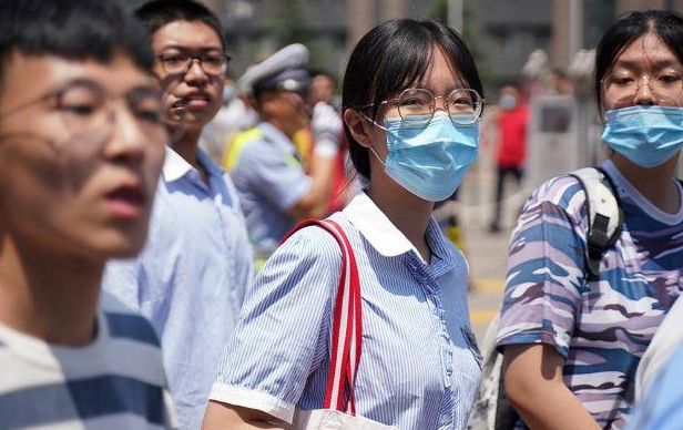 高考加分惹争议，烈士子女加分理所应当，其他人凭什么？