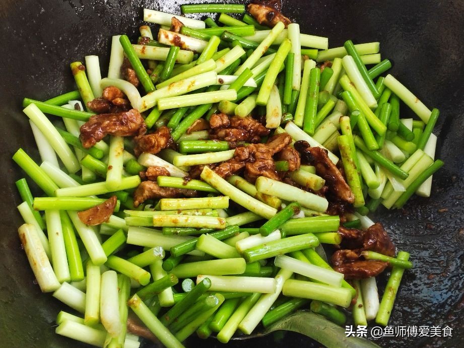 蒜苔怎么炒好吃（三放两不放脆嫩香浓又下饭）