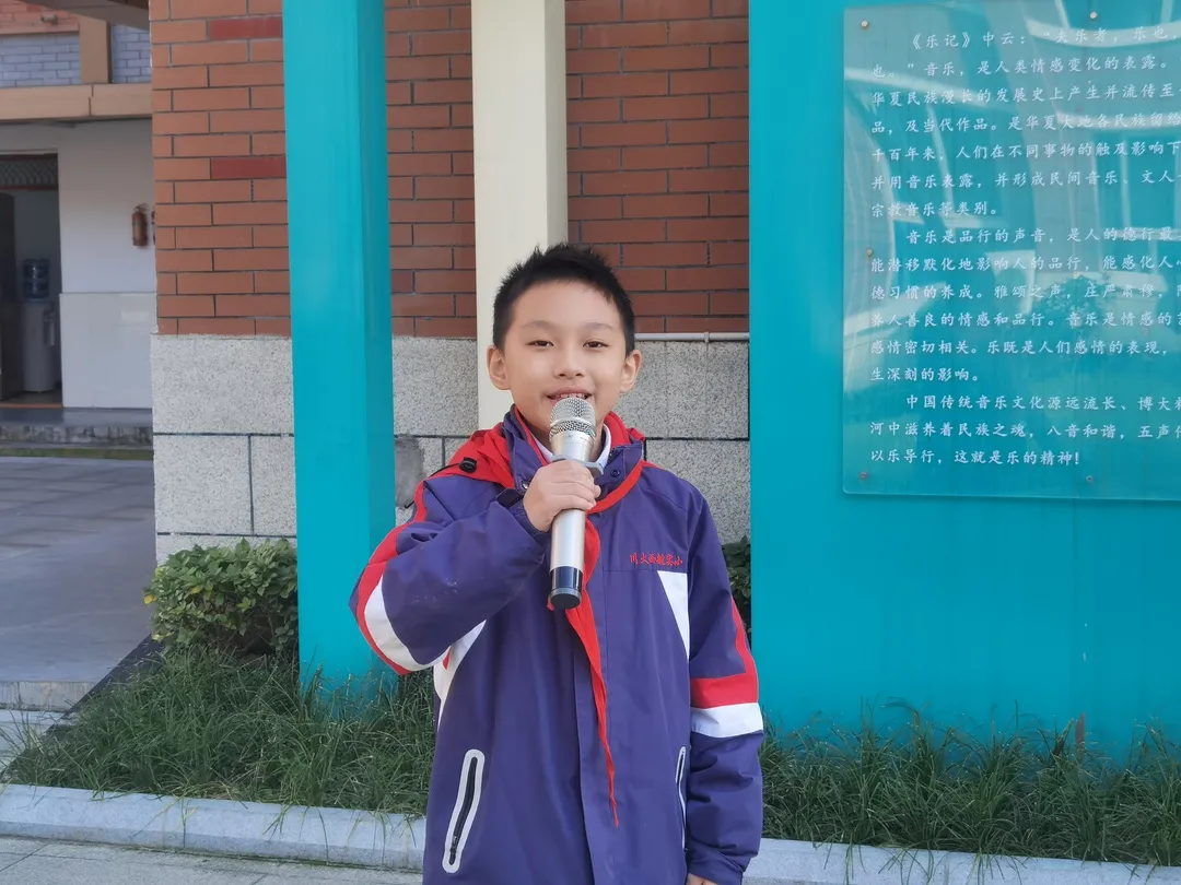 消防记心中,安全伴我行——川大西航港实小主题升旗仪式