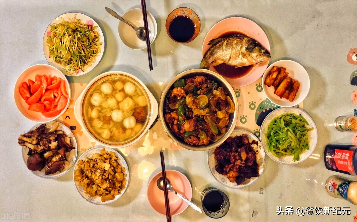 看完高考前的晚餐，再看高考后的晚餐，网友：没有对比就没有伤害