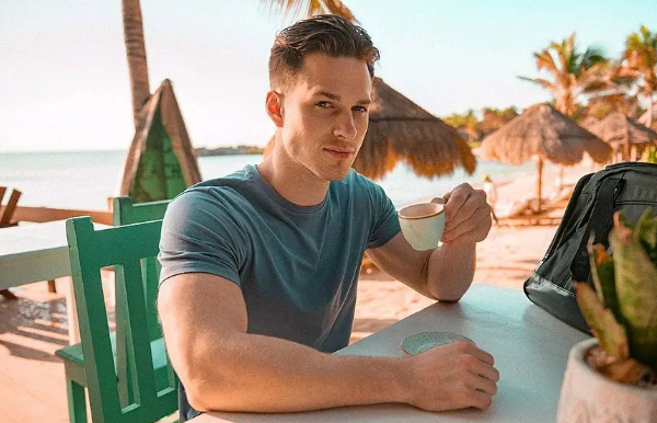 小鲜肉肌肉男模nick sandell,壮硕身材,肌理分明,男人味十足