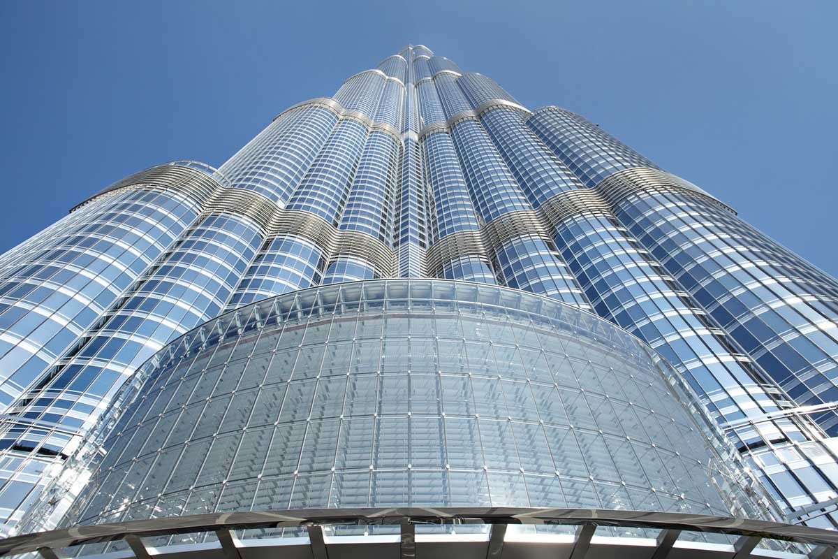 迪拜塔有多高(虚荣的全球第一高楼：高829米却仅有585米可使用，其余全靠塔尖凑)