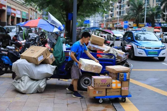 这年头,快递员想辞个职,得通过坐牢才能实现?