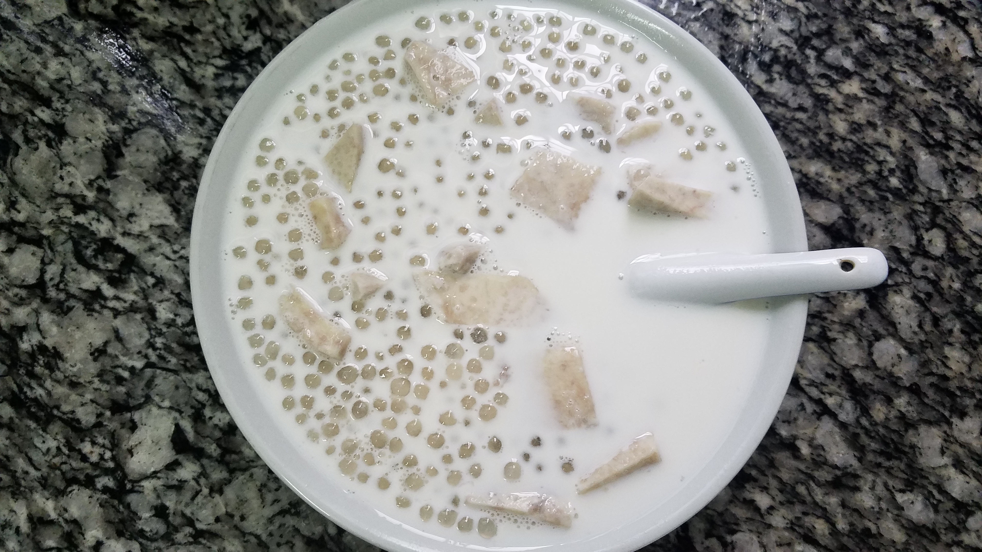 香芋西米露，广东很好喝的一道糖水，做法简单味道香，我家经常做