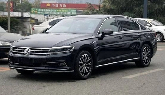 大众集团下的孪生兄弟，奥迪A6L和大众辉昂怎么选？