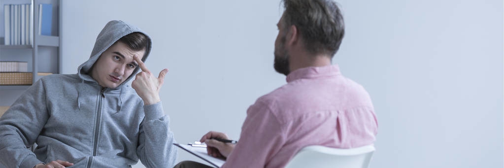 公司做假账被查，法定代表人与财务人谁是法律责任承担者？