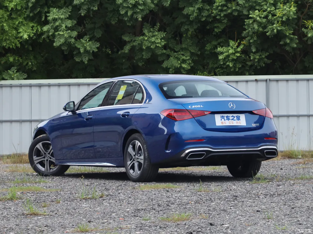 奔驰C 200 L 运动版：9AT+后驱！它是宝马3系的最大对手？