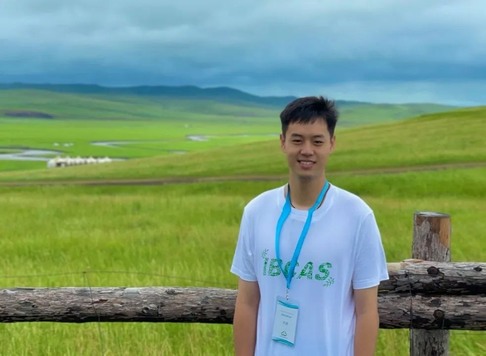 惊艳！北京“双一流”名校2021级新生辅导员集体亮相，网友：眼前一亮！