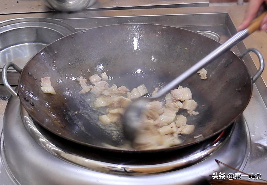大烩菜怎么做才好吃，原来技巧这么简单，有荤有素，满满一大锅