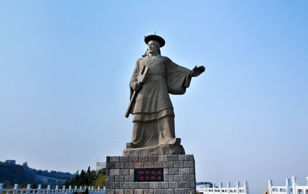 大禹治水时,为何手上始终拿着"叉子"?那把"叉子"能治水吗?