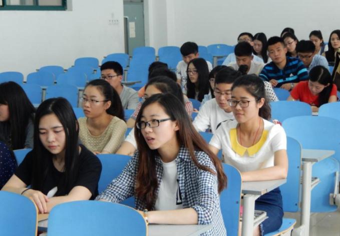 大学生入学时要不要迁户口？过来人说出门道，聪明大学生早做准备