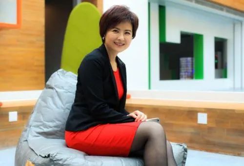 告別央視的5位女主持人，各有各的故事，今最大者53歲，最小44歲