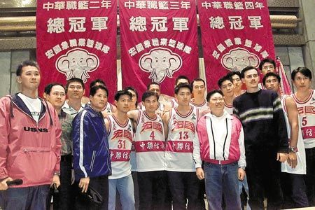 郑志龙为什么没去nba(CBA第一位台籍球员，姚明都得喊他一声