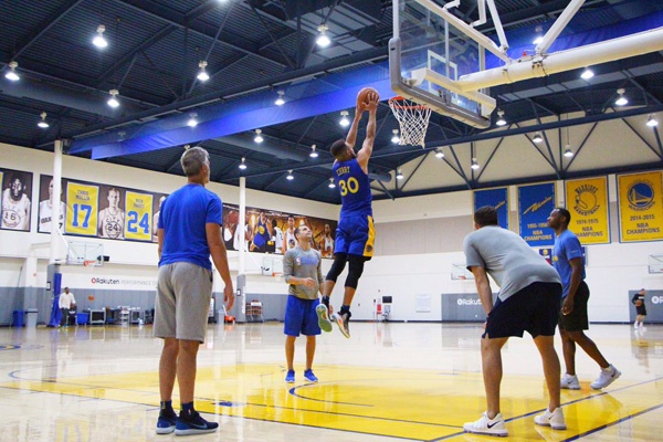 为什么nba名宿都喷库里(为什么很多球迷讨厌库里？一种情绪为库里被憎恨的主要原因)