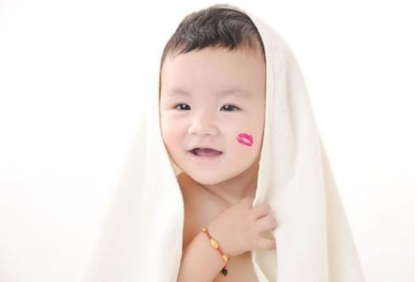 宝宝拍"满月照"还是"百天照"?听听育儿专家怎么说,真涨知识