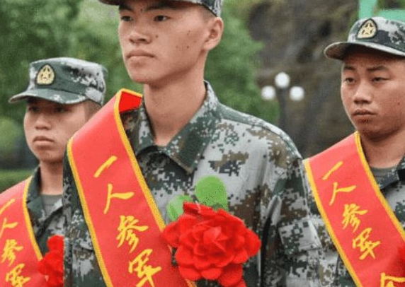 大学生当兵，2年后退伍能有多少“经济补助”，学生需提前了解