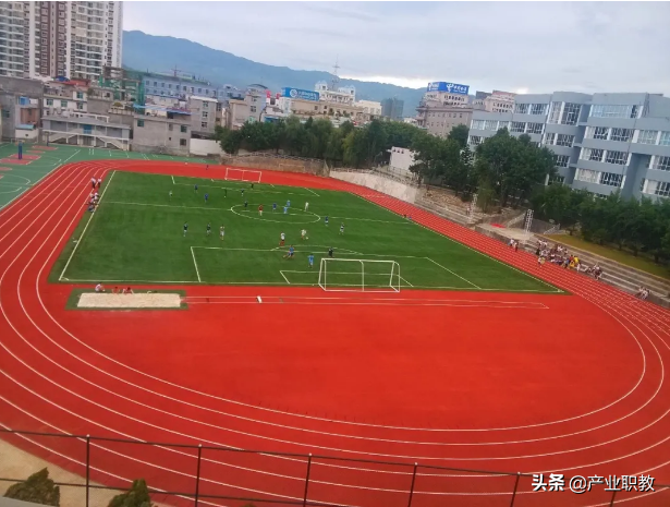 牛！云南临沧这所高中：700多人被985、211高校录取，23进前100名