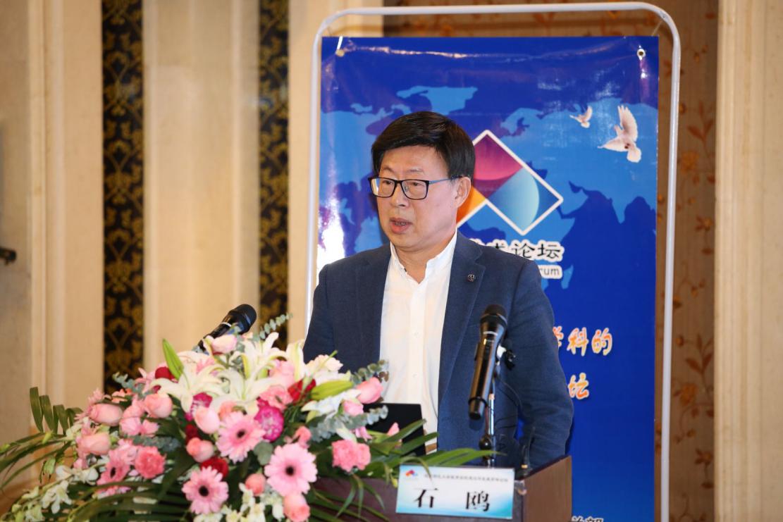 首都师大教育学院石鸥教授研究团队的教科书研究成果走出国门！