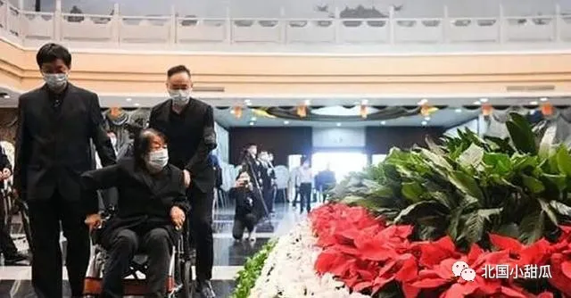 夫人坐轮椅泪别袁隆平:那个宠了她一辈子的人,永远地走了!