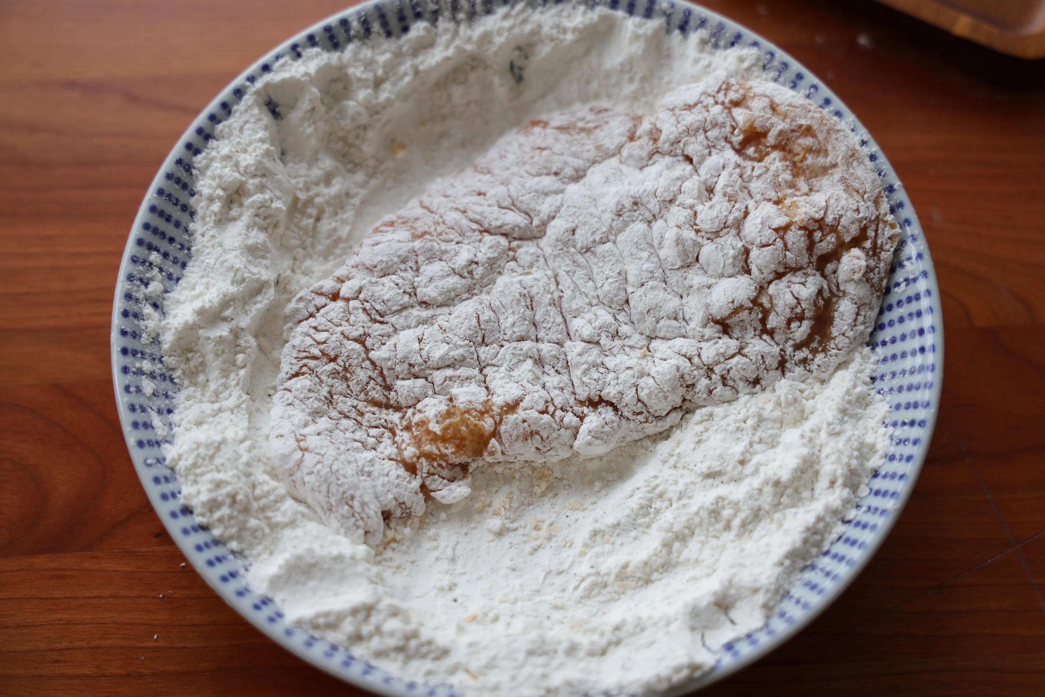 几元的鸡胸肉，简单做下，上桌成了抢手菜，外皮酥脆里面软嫩好吃