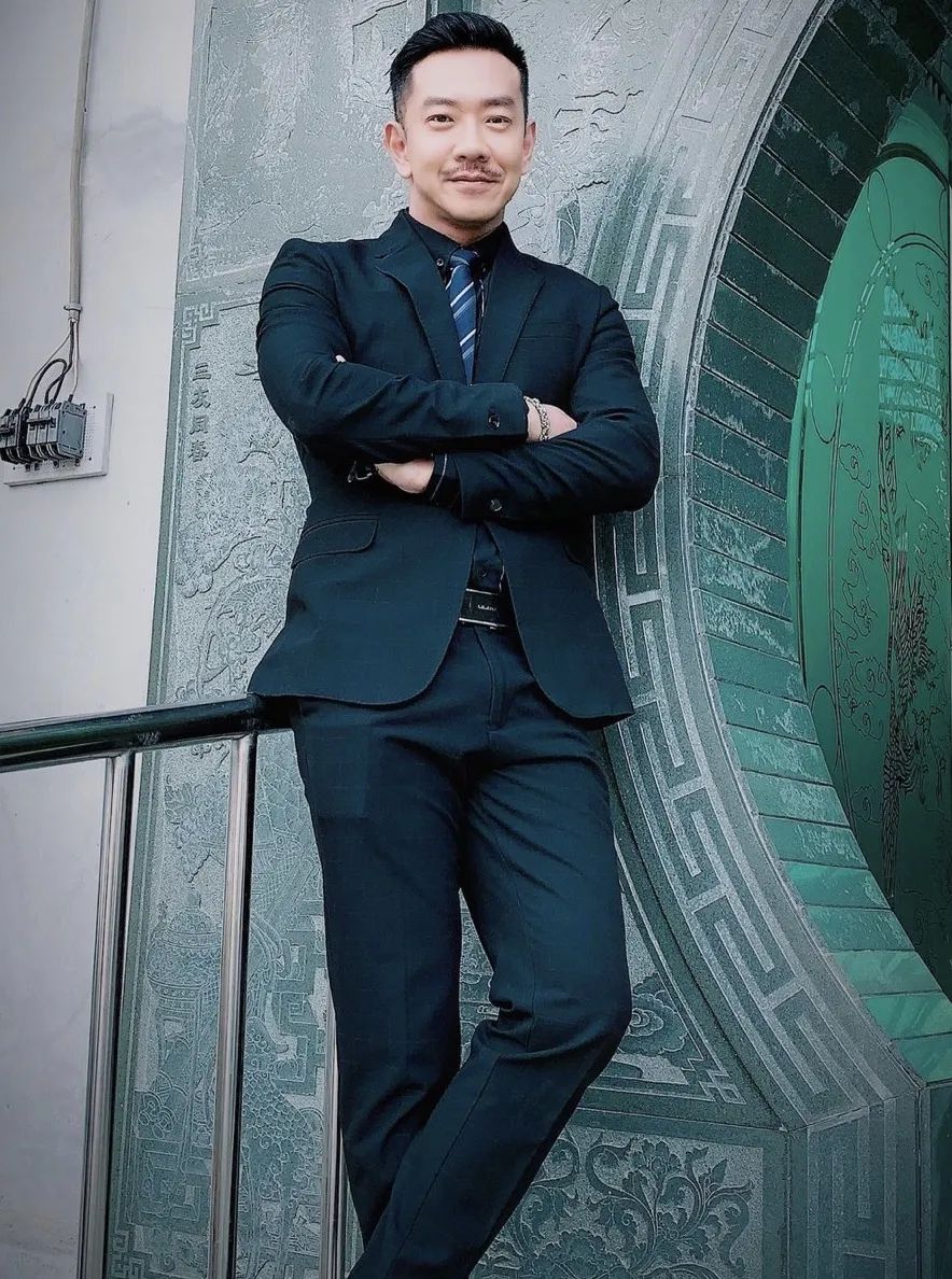 中国已经出柜的男明星(49岁台湾男星公开出柜,否认怂恿男友吸毒,暗示