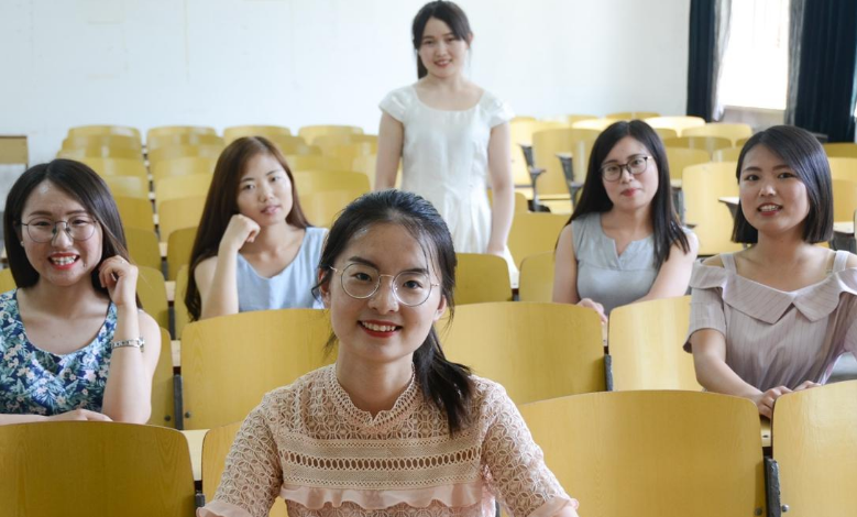 大学生年薪和学历成正比，有鄙视链存在，复旦博士年薪达385万