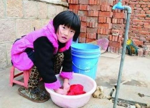 7岁女娃“微微一笑很倾城”，经纪公司愿百万签约，父母却很为难