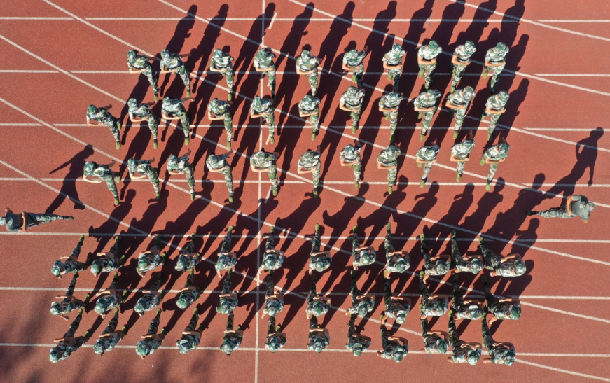 已成传统的军训，如今却备受大众质疑，“变了味”的军训意义何在