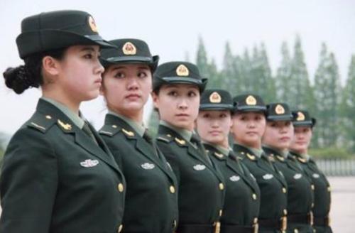 新疆8000警察何时招聘（大学生去新疆当兵）